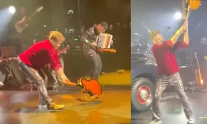 Carlos Vives destroza una guitarra en pleno escenario